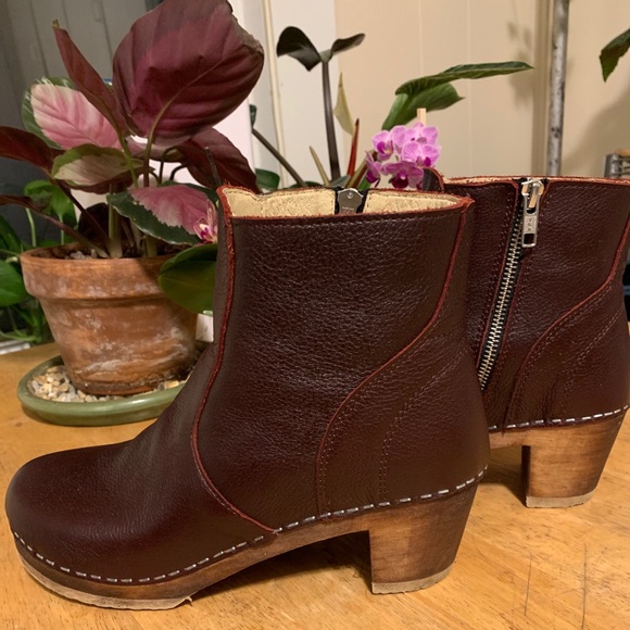 Maguba Clogs - Picture 2 of 9